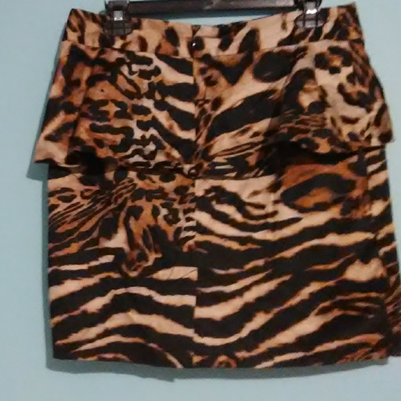 SALENWOT INC International Concepts Mini Skirt. 14 - Picture 3 of 8